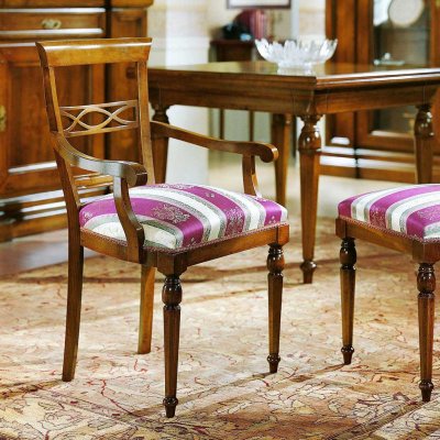 LA CASA włoski drewniany fotel z tapicerowanym siedziskiem