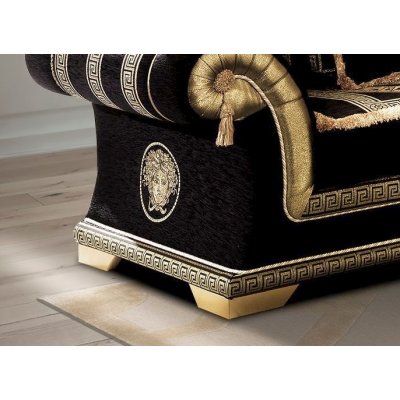  EMPORIO dodatkowy haft głowy Meduz Versace wykonany na bokach sof 