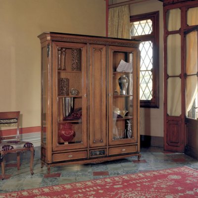     VILLA- włoska drewniana argentiera dwu drzwiowa z trzema szufladami