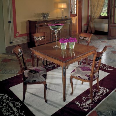        VILLA- włoski drewniany stół kwadratowy rozkładany